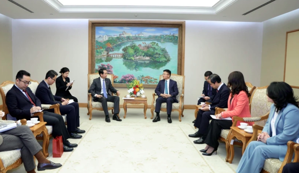 Vietnam treasures relations with China: Deputy PM